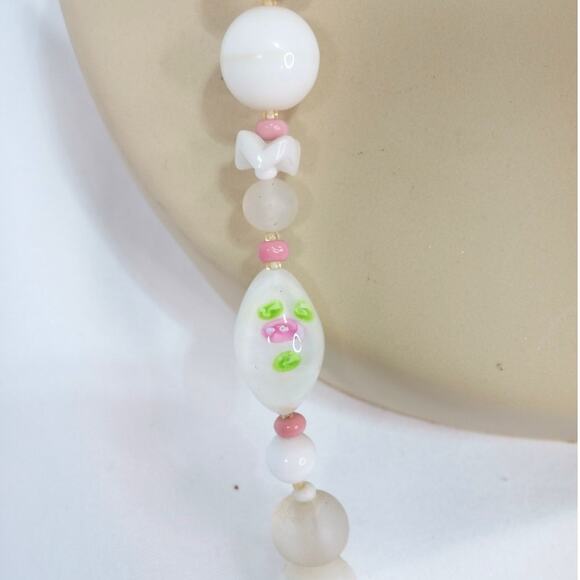 Vintage Milk Glass Necklace 34 Inch Length Floral Painted Murano Style Feminine - Picture 4 of 10